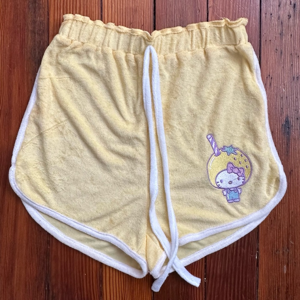 NWOT Hello Kitty berry drink drawstring dolphin shorts